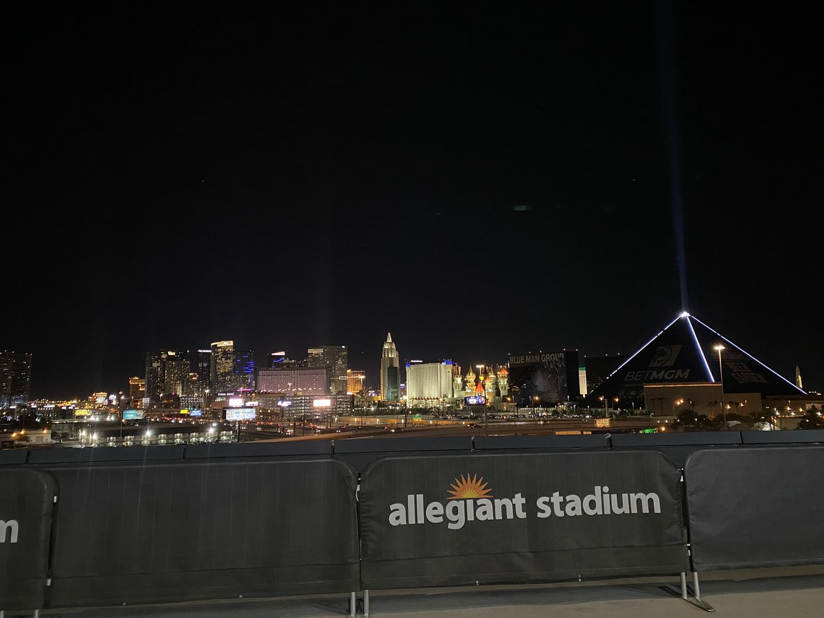 ccarrillo1983's tweet photo. @mickakers I was lucky to take a tour in October 2021 with the doors open! It’s spectacular #vegasbaby #lovethatview #RaiderNation #mothership @AllegiantStadm @raiders https://t.co/NHNuwCVHfe