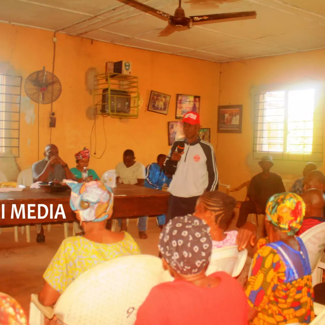 AbiaAvai's tweet photo. APC DOOR TO DOOR CAMPAIGN ARRIVES AMAOGWUGWU
Amaogwugwu Says yes, declares for ebe esere Aziza all the way.
#AVAIMEDIA
In continuation of the APC'S Grassroots door to door Campaign in Ohuhu Clan, TEAM Maka Odinma Ohuhu took the good message of Rescue and Develop Abia to https://t.co/Xd5EfDM0vd