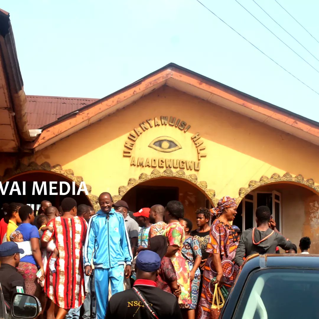 AbiaAvai's tweet photo. APC DOOR TO DOOR CAMPAIGN ARRIVES AMAOGWUGWU
Amaogwugwu Says yes, declares for ebe esere Aziza all the way.
#AVAIMEDIA
In continuation of the APC'S Grassroots door to door Campaign in Ohuhu Clan, TEAM Maka Odinma Ohuhu took the good message of Rescue and Develop Abia to https://t.co/Xd5EfDM0vd