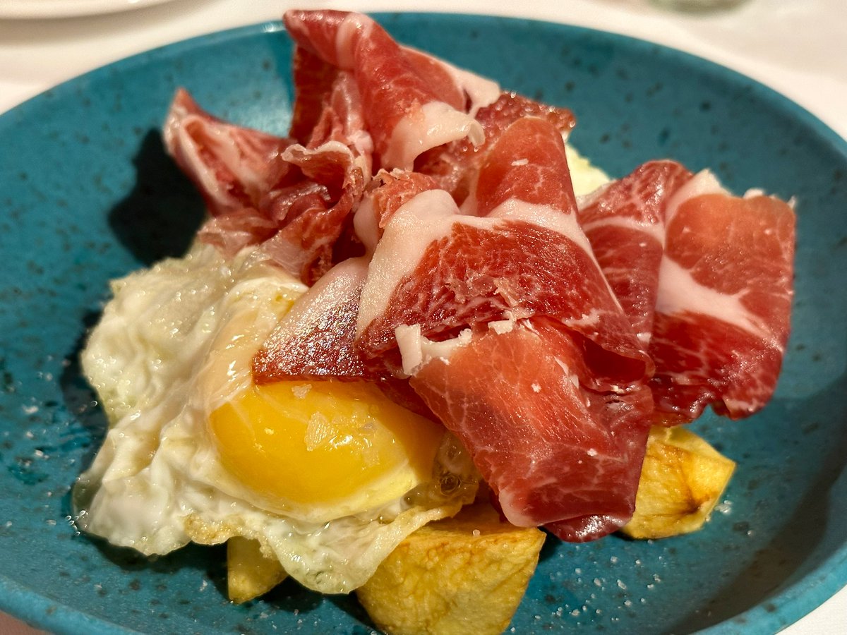 SltCnmg's tweet photo. Desde mañana, dieta, pero cómo estaba la cena de ayer 🤤🤤 No se come mal por Tarragona 🤪
#GrandTourCataluña #SaltaConGTC #publi https://t.co/0Jq6BSaxum