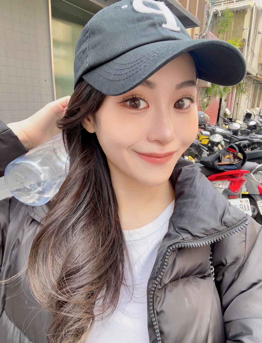 k____o08's tweet image. 散歩🚶‍♀️
ダイエットのつもりで歩いてても絶対帰りカフェに寄ってケーキ食べちゃう爆