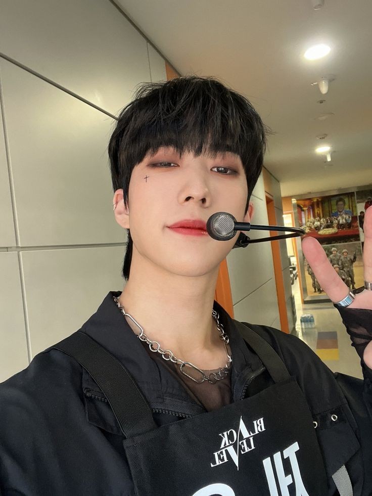 4jongwoo's tweet photo. jongwoo needs to debut because i need more pictures like these https://t.co/hVjbLiWvi3