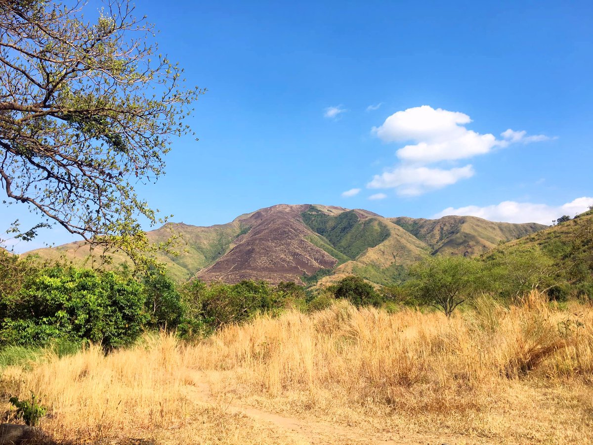 Kelan kaya ulit??? Nakaka-miss din naman mag-trek. #Ophiolite #Geotourism #Geotrek #WesternSierraMadre #Zambales #Anawangin #ultramafics #leucomafics