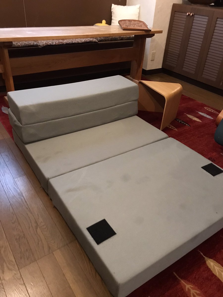 moshiripa_gh's tweet photo. 「ニトリ　ソファになるマットレス　シングル(レヴィン3 S」。1年前に購入して客室で使われていました。部屋の仕様変更にて不要に。直接引き取りに来られる方に無料にてお譲りしたいです。シミや毛玉���どあり🙇‍♀️ #稚内　#ジモティー　#なんのためのジモティータグ笑 https://t.co/1JKv2AW5qt