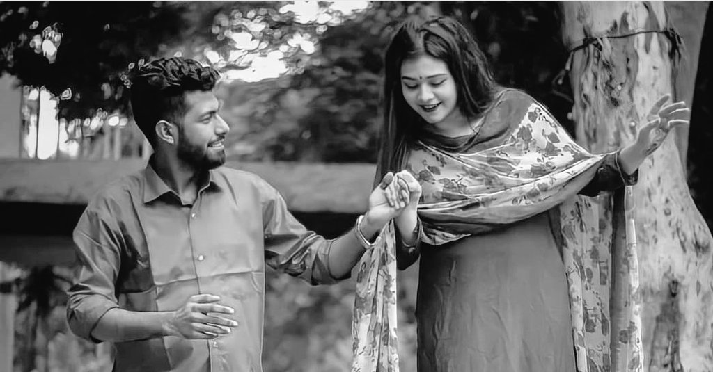 maahi_____'s tweet photo. कहने को तेरा अहसास ही काफी हैं,
जिंदगी जीने के लिए बस
तुम्हारा साथ ही काफी हैं.......!!!
#बज़्म
#शायरांश
#pglu 💝 https://t.co/249VxQMMm6