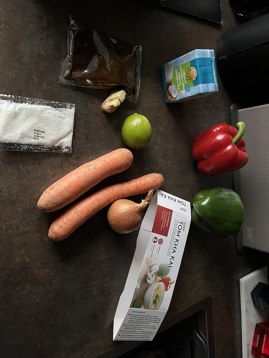 Ga ik heerlijk de Tom Kha kai soep maken ontbreekt t naamgevende ingrediënt😳 <a href="/Hoogvlietsuper/">Hoogvliet supermarkt</a>  dat wordt dus een wandelingetje met een doel #wandelchalenge #20x23