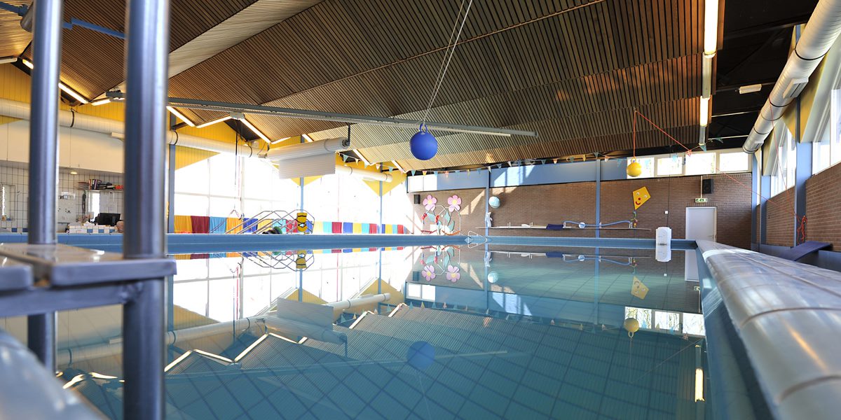 Zwemwater te huur! Zwembad Plons in Vries heeft ruimte voor nieuwe huurders. Tijden: vanaf 16 uur, in de avond en in de weekenden. Extra verwarmd water (tot 33 graden). Tillift aanwezig. Meer weten? Neem contact op met Marjan Koop via E marjankoop@visio.org of T (06) 43 88 87 78.