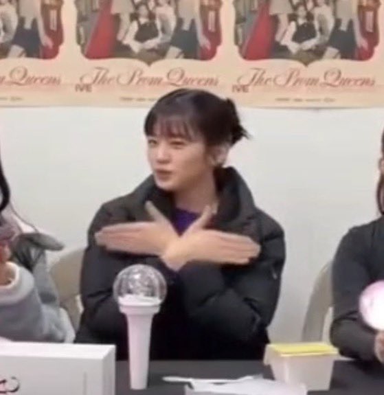 iveちゃんのカムバについておもしれぇ考察👀デカルコマニー…蝶。4/4、4/11、4/14カムバのどれか…。
LOVE DIVEの時3/14の23時にカムバ発表(2年前はizone解散でwizoneが悲しみに包まれていた日)していたので今回のカムバも本日情報解禁ではなかろうか?!