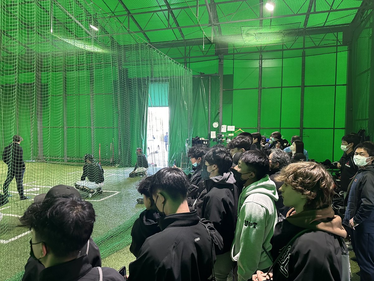 VanAsahi's tweet photo. Checking out their bullpen setup. https://t.co/pWxIbM9H0P