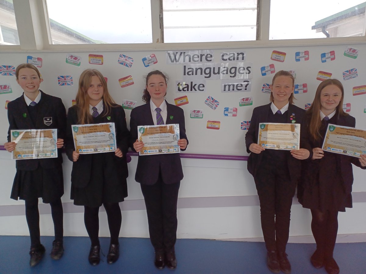Chepstow_French's tweet photo. Introducing our new Year 8 @RoutesCymru #PLA Language Ambassadors for the next 12 months. Watch out for their involvement across school. @chepstowschool @EAS_IntLanguage @cardiffmlang  @SOEBristol #inspiringthenextgeneration #ambition #curiosity #languagesforlife https://t.co/gJVakCW4TF