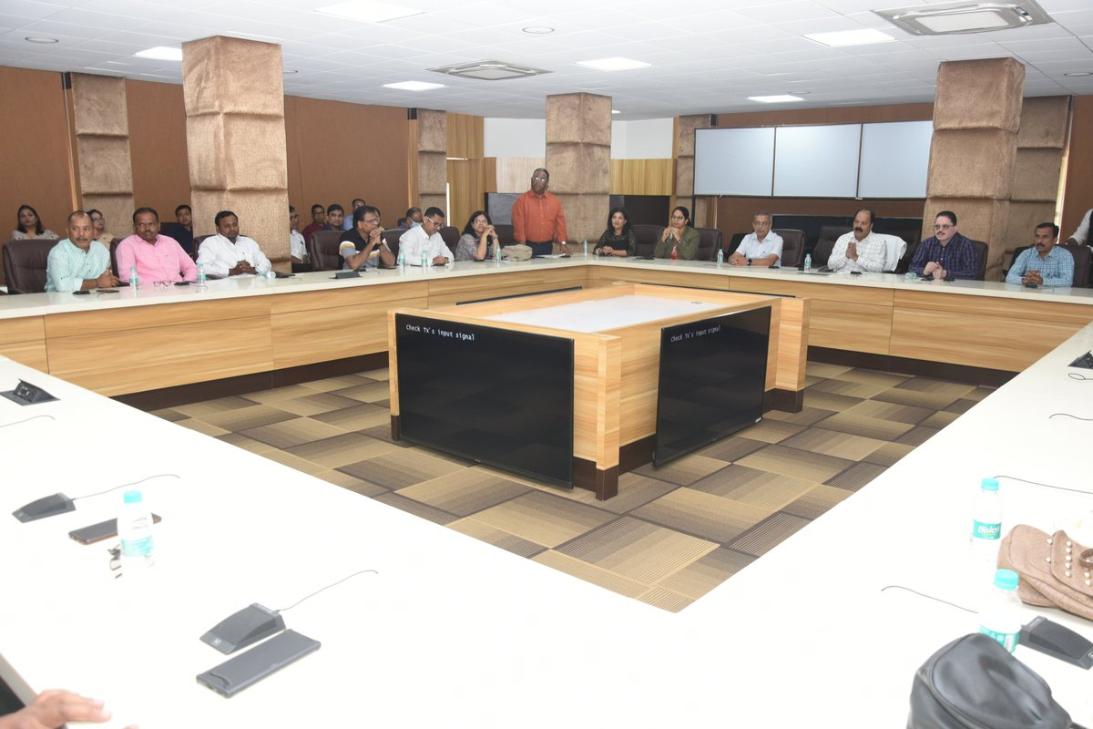 SiprdAssam's tweet photo. During the final day of their seven-day-long exposure visit to Assam, officials and elected representatives from Maharashtra State were honored by Sjt. Munindra Sarma, Secretary P&amp;RD Assam. The felicitation ceremony was attended by other high-ranking officials from SIPRD Assam. https://t.co/ex2doEE1sN