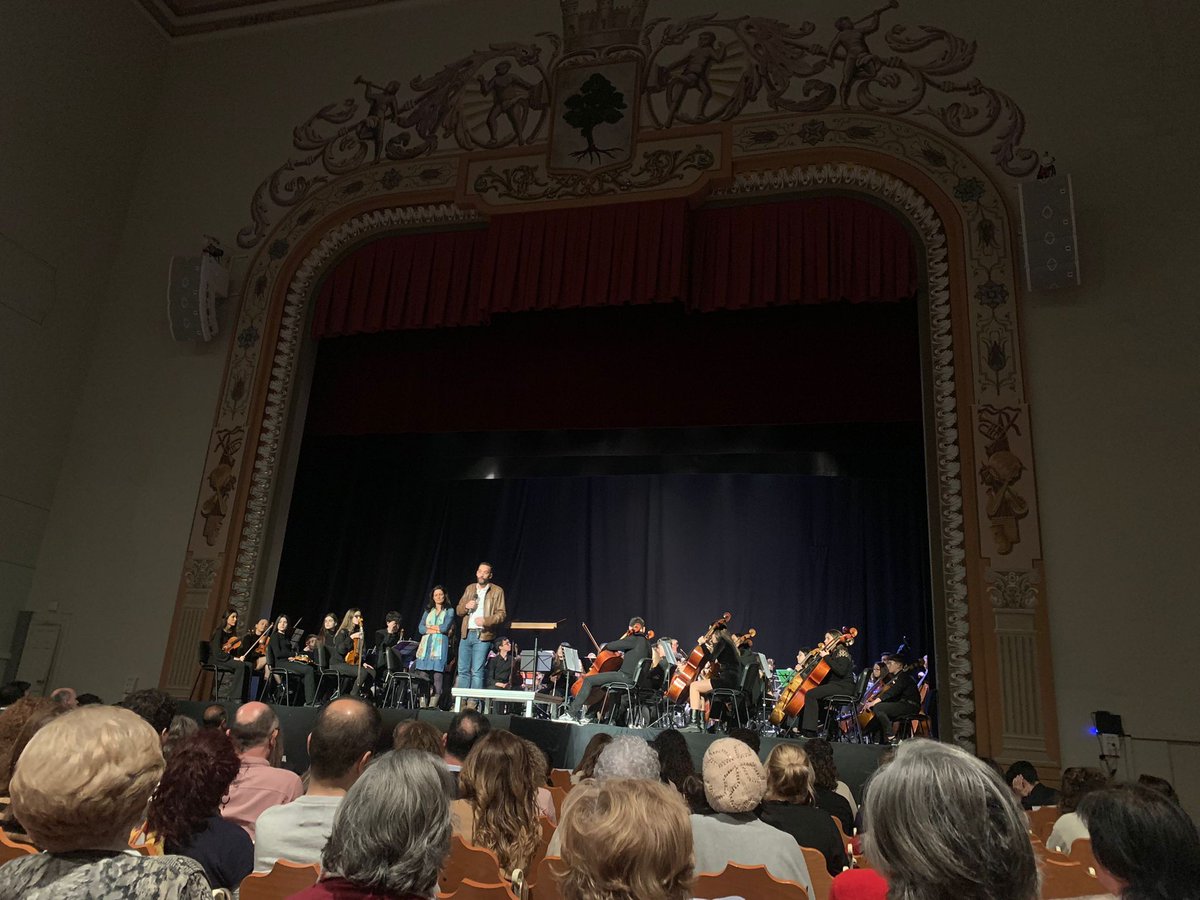COMAlmendralejo's tweet photo. Agradecemos a todo el alumnado y sus familias su entusiasmo e implicación y a todas las instituciones que han hecho posible disfrutar de la OSCAM esta temporada. ¡Viva la música sinfónica y viva la OSCAM! #OSCAM #MúsicaClásica #ConciertoAlmendralejo https://t.co/0QtgGg772I