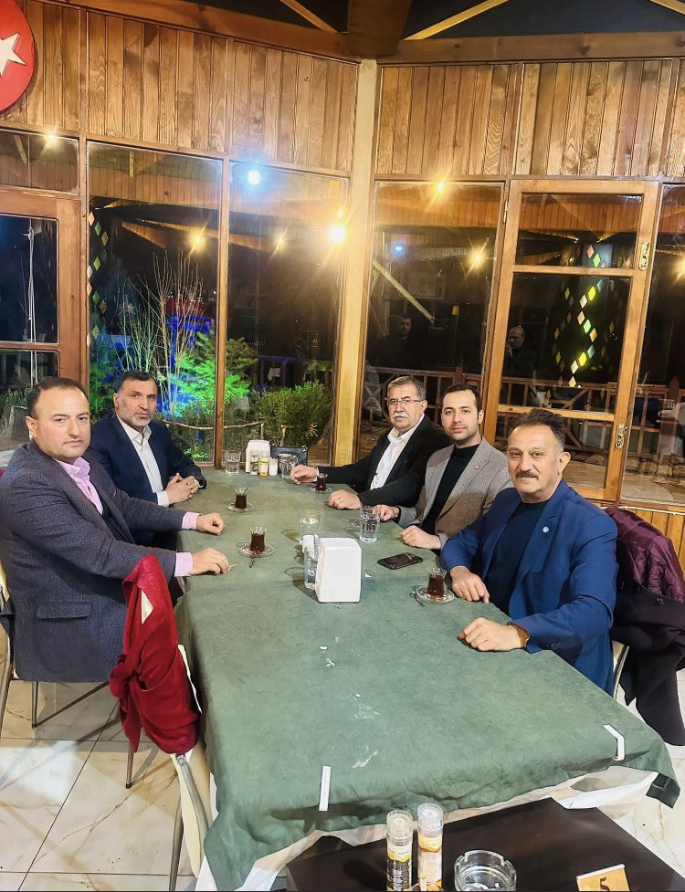 İl başkanımız <a href="/MYavuzyedili/">M. Yavuz YEDİLİOĞLU</a> millet ittifakının Kilis İl Başkanlarıyla bir araya geldi. 
Allah’ın izni halkımızın desteğiyle seçimi kazanacağımıza dair inancımız tamdır.