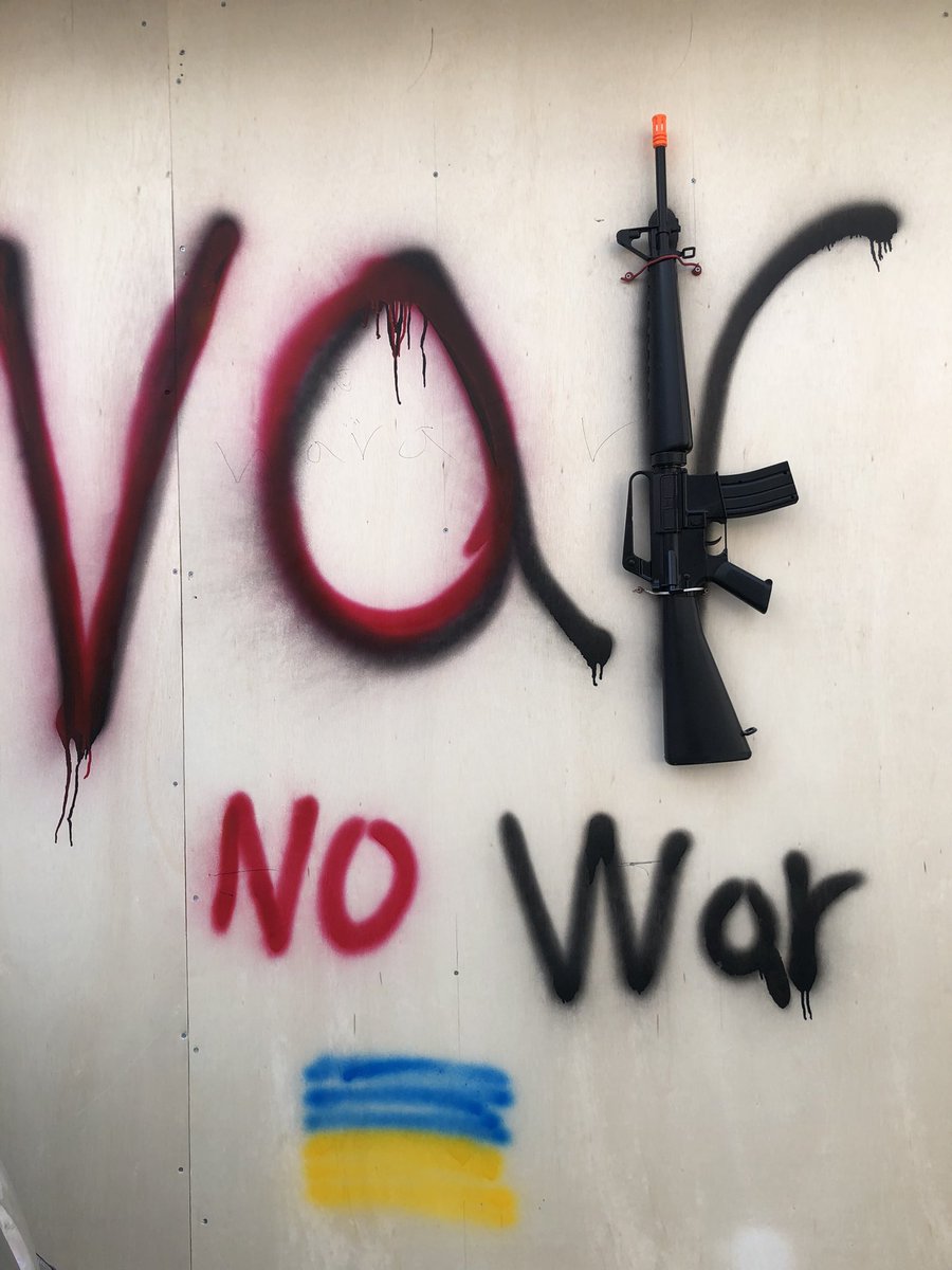 #life 가벽에 이것은 낙서인가 설치작품인가 … !