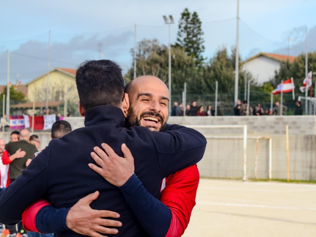 sandalia99's tweet photo. Dopo la vittoria nel derby, lunedì mattina così! https://t.co/pO9Oy6kVfw