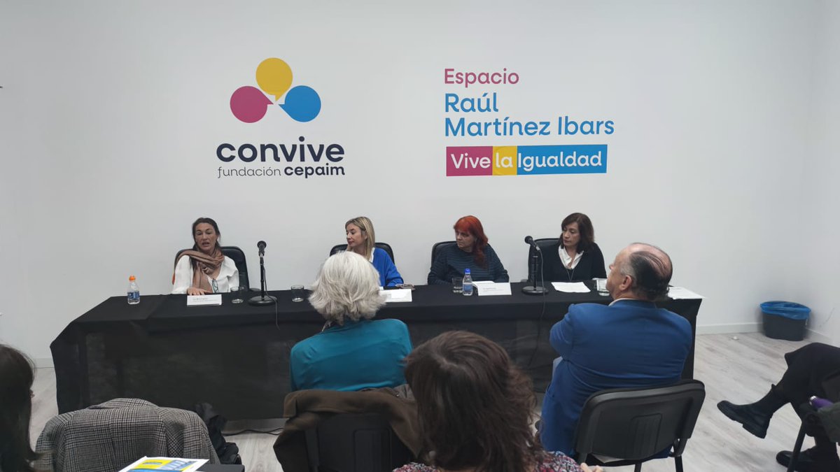 FundacionCepaim's tweet photo. @SEstadoMigr Es tiempo de alianzas, todas tenemos el mismo objetivo último: conseguir derribar las barreras que impiden que las personas refugiadas y migrantes puedan acceder a una vivienda digna, aquí es donde #Techo y la #LaComunidad se complementan. Así es como debemos de seguir trabajando https://t.co/MoNAX8XvES