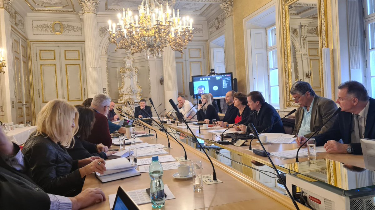 Na <a href="/msmtcr/">MŠMT</a> jedná pracovní tým #tripartita pro vzdělávání. Ministr <a href="/VladimirBalas/">Vladimír Balaš</a> a sociální partneři debatují rozpočet a zajištění stability vzdělávací soustavy spolu se zvyšováním kvality vzdělávání, perspektivu a vize podpory stavebních řemesel nebo oblast celoživotního učení.
