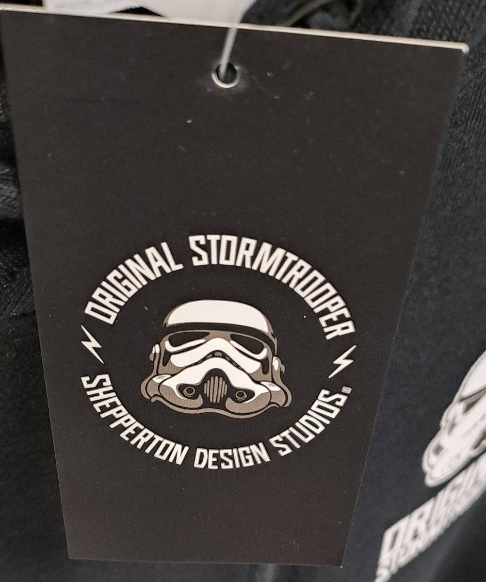 jouzyondrus's tweet photo. If I were a betting man I would say there is still a slight chance that the stormtrooper #NFT project launches. I saw this hoodie in a very large retailer that sells disney items and big ip all the time. #vevefam #batfam https://t.co/lLejtPdP0V