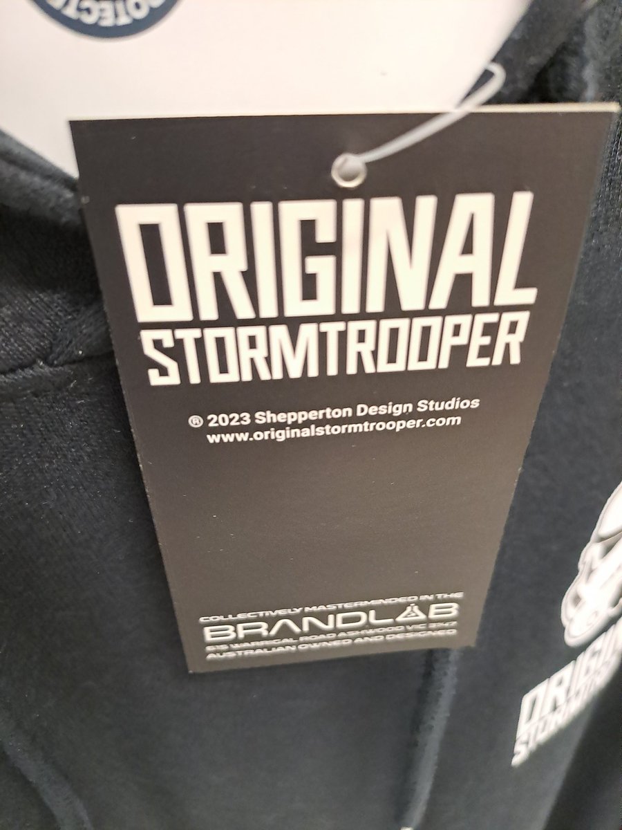 jouzyondrus's tweet photo. If I were a betting man I would say there is still a slight chance that the stormtrooper #NFT project launches. I saw this hoodie in a very large retailer that sells disney items and big ip all the time. #vevefam #batfam https://t.co/lLejtPdP0V