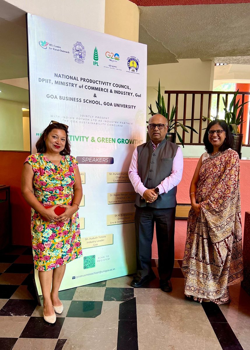alex_voygt's tweet photo. It was a short yet engaging conversation with Shri @sundeepnayakjk of @NPC_INDIA_GOV at the Goa Sustainability Conclave. Got to share briefly @GIM_Sanquelim sustainability initiatives thru two centres @cssagim and #CESD. Got an opportunity to present #CSSAGIM book about #GiveGoa https://t.co/d8MCeJPK3m