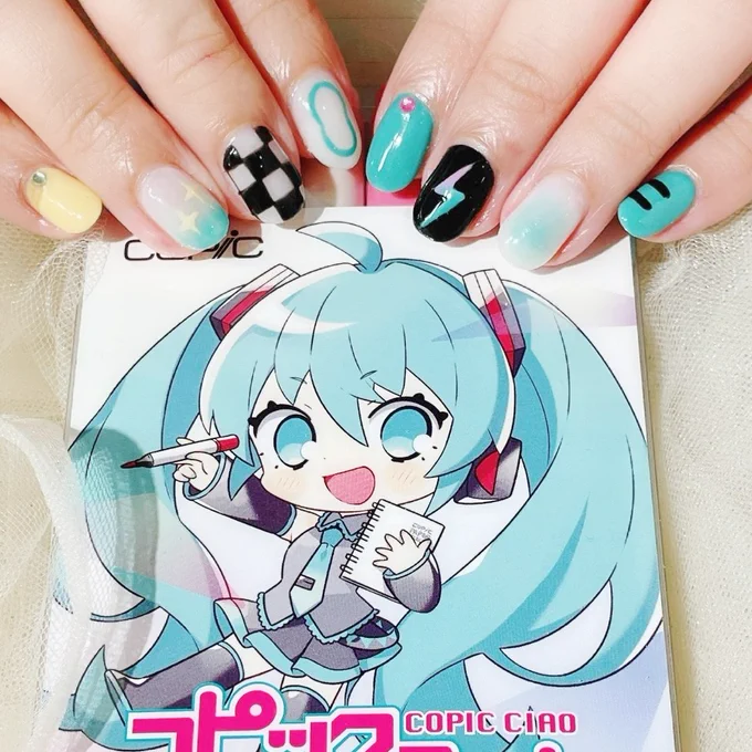 I got my first nail design made!!! I can't wait for thunderbolt live!#初音ミクJPツアー に向けてネイルデザインしました!#初音ミク 
