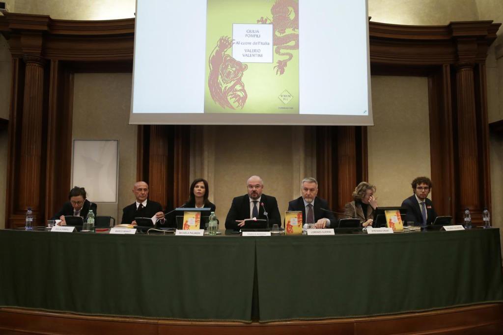 micaelaplmr's tweet photo. Al cuore dell’Italia. Come Russia e Cina stanno cercando di conquistare il Paese #libro #senato #giuliapompili #valeriovalentini https://t.co/rwrSwshLV3