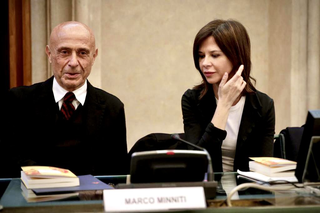 micaelaplmr's tweet photo. Al cuore dell’Italia. Come Russia e Cina stanno cercando di conquistare il Paese #libro #senato #giuliapompili #valeriovalentini https://t.co/rwrSwshLV3