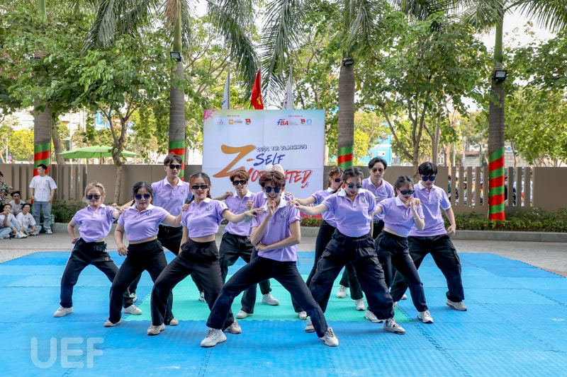 daihocUEF's tweet photo. UEFers khoe tài năng, bật cá tính với vòng loại cuộc thi Flashmob “Z-Self Motivated”

Xem thêm tại: https://t.co/oMcZQvlp0Q https://t.co/ke7EMfLiBi