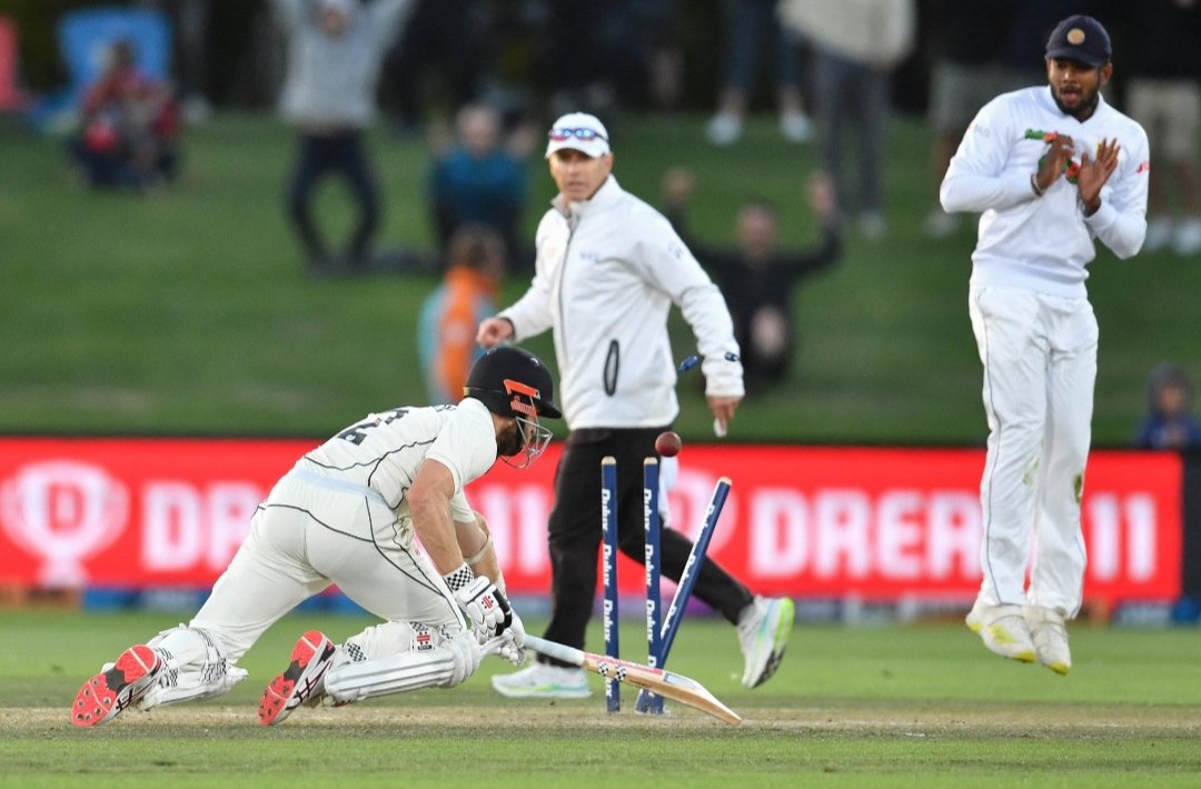 Sigaran14's tweet photo. Ohh dear🤯 amazing test match we are seeing past few days test cricket is always the ultimately winner #SLvsNZ #kanewilliamson #darymitchell #anglomathews @BLACKCAPS @OfficialSLC @ICC #INDvAUS @BCCI @cricketcomau brilliant 4th innings hundred kane. https://t.co/hfNcEfYOSk