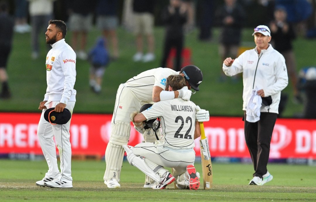Sigaran14's tweet photo. Ohh dear🤯 amazing test match we are seeing past few days test cricket is always the ultimately winner #SLvsNZ #kanewilliamson #darymitchell #anglomathews @BLACKCAPS @OfficialSLC @ICC #INDvAUS @BCCI @cricketcomau brilliant 4th innings hundred kane. https://t.co/hfNcEfYOSk