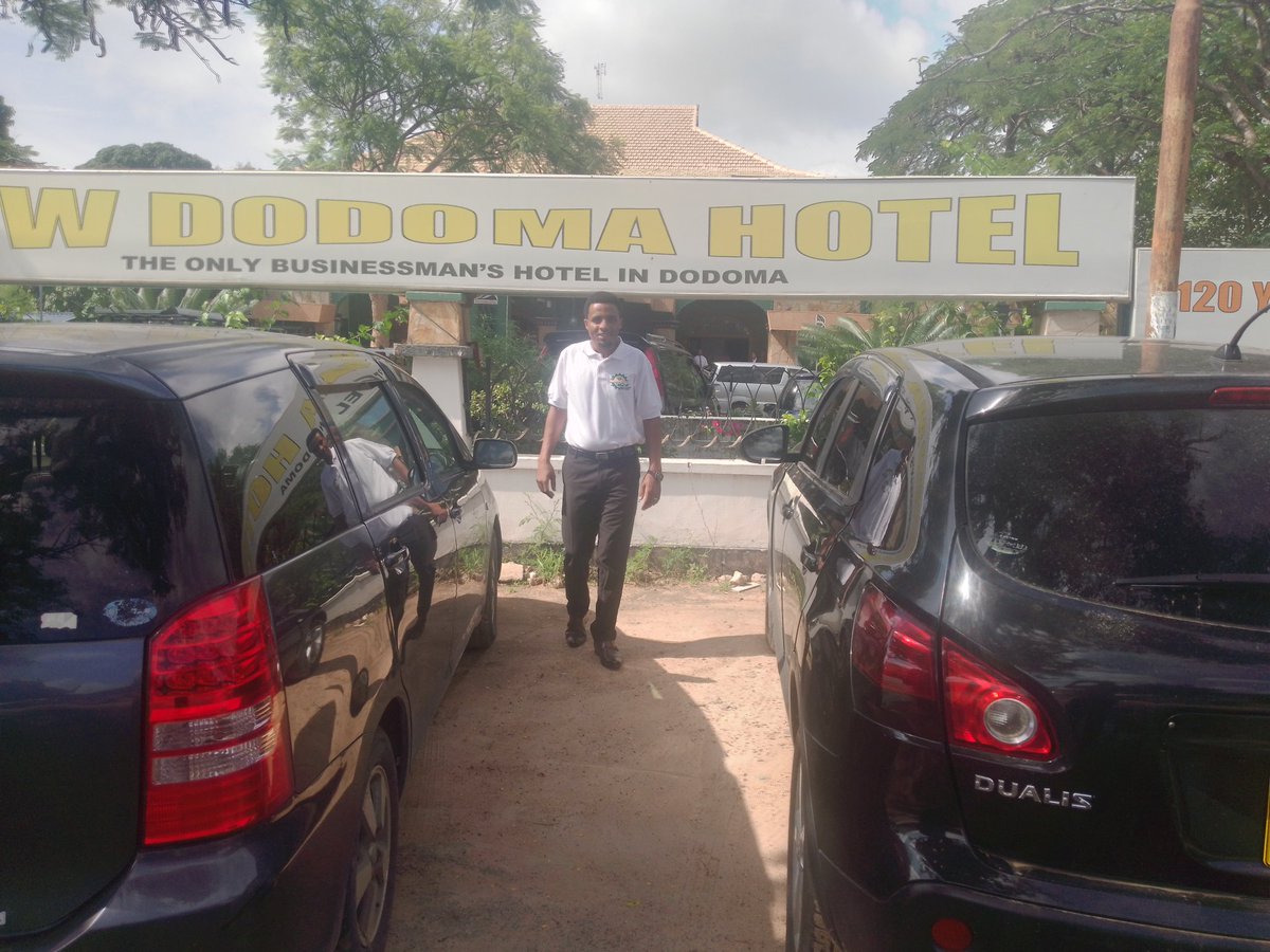 PhilipoMrutu's tweet photo. Ndani ya Hoteli ya Dodoma kushiriki Mkutano wa Programu ya Building a Better Tomorrow (BBT) Kwa mashirika yasiyo ya kiserikali yanayo fanya kazi na Vijana katika sekta ya Kilimo. Machi 13-14,2023 . MGENI RASMI: Mh. Hussein M. Bashe (MB), Waziri wa Kilimo. https://t.co/btW7wZ3FjE