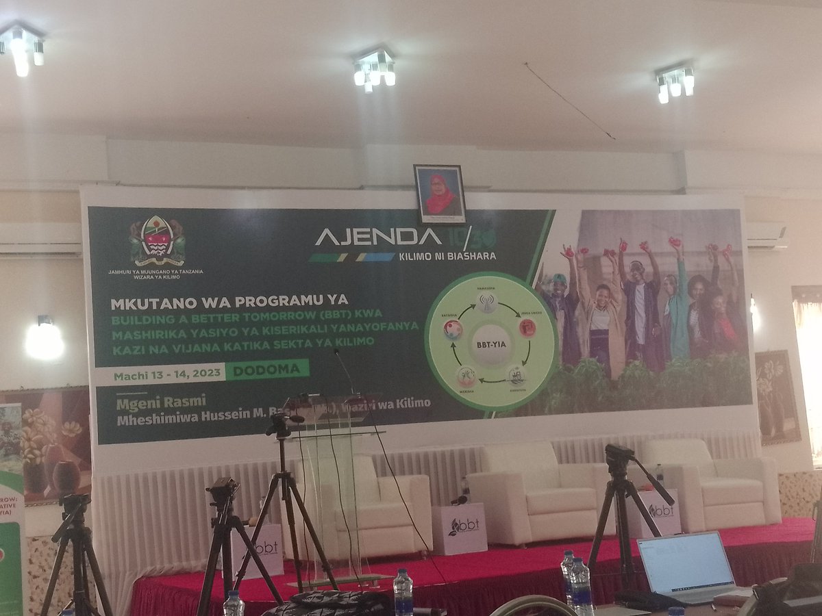 PhilipoMrutu's tweet photo. Ndani ya Hoteli ya Dodoma kushiriki Mkutano wa Programu ya Building a Better Tomorrow (BBT) Kwa mashirika yasiyo ya kiserikali yanayo fanya kazi na Vijana katika sekta ya Kilimo. Machi 13-14,2023 . MGENI RASMI: Mh. Hussein M. Bashe (MB), Waziri wa Kilimo. https://t.co/btW7wZ3FjE