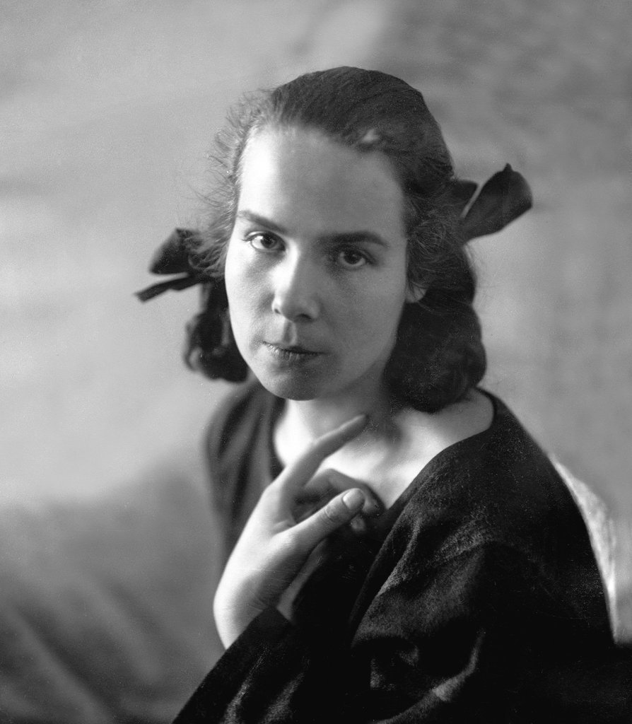 Letnapark's tweet photo. Ruth #Schaumann *24.8.1899 HH - 13.3.1975 München; als Gehörlose Studium Kunstakademie; Lyrikerin, Schriftstellerin, Künstlerin.
Im #NS 'entartet', sie schreibt weiter, kann veröffentlichen.
Das sag ich dir auf Ehre
das Leid ist eine Schere.
Aus schwarzer Nacht
Zu Tag gebracht https://t.co/9m6d1SElky