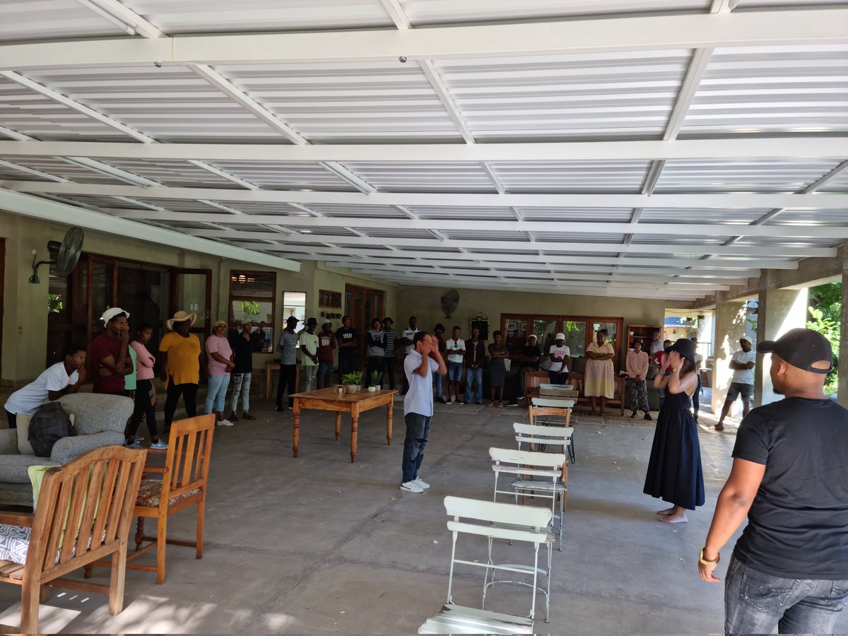 NosindisoM's tweet photo. Danielle kickstarting the Transmedia Storytelling workshop w youth in Douglas in collaboration w @UWConline &amp; @_IJR_ 's Youth Identity Project &amp; Memory, Arts &amp; Culture Project https://t.co/SGjCOH0djv