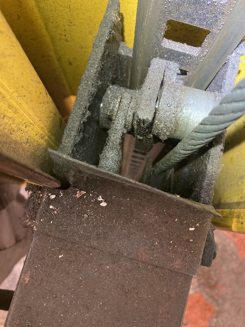 ThurraUK's tweet photo. A 4 post vehicle lift - incorrectly levelled load bed. It has worn through its post guide blocks and through the corner structure of the load bed.
Thankfully this was identified before catastrophic failure of the vehicle lift.
#vehiclelifts #engineeringinspections https://t.co/2nwTnKwRyH