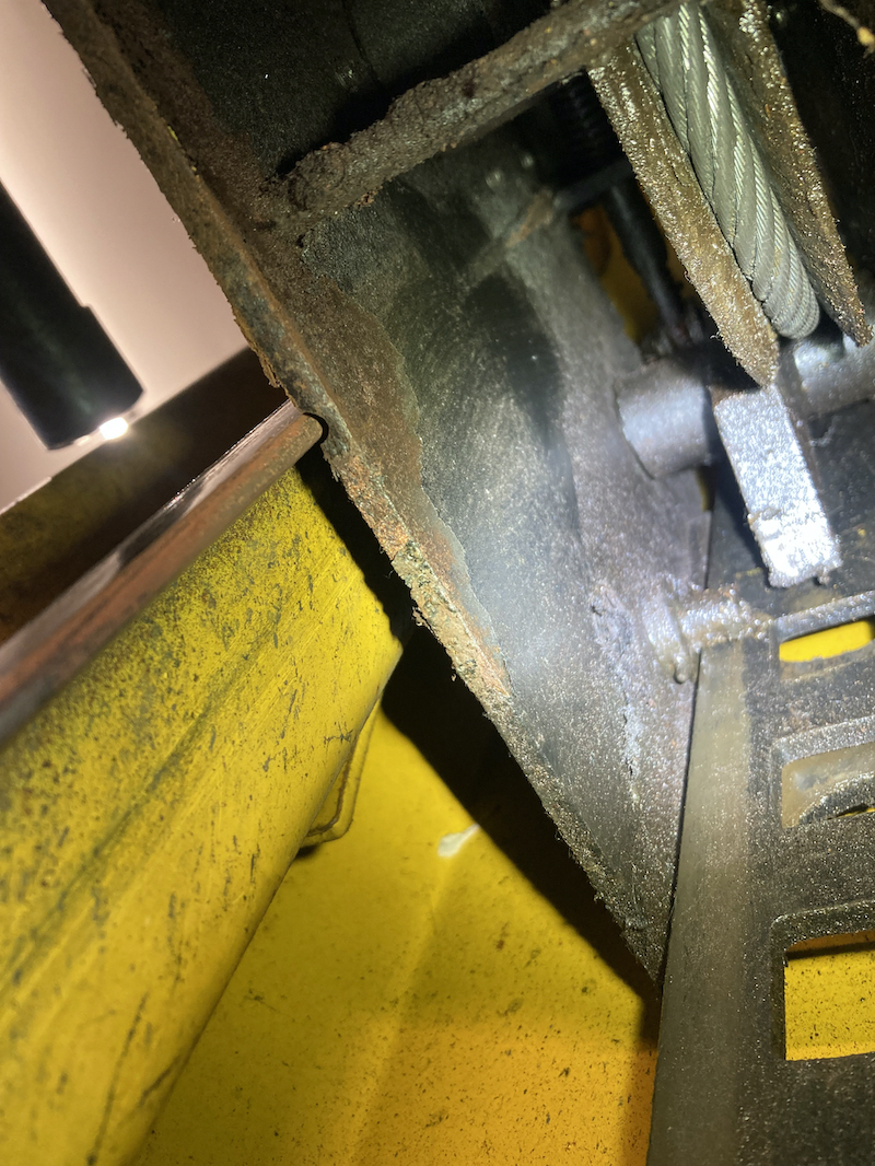 ThurraUK's tweet photo. A 4 post vehicle lift - incorrectly levelled load bed. It has worn through its post guide blocks and through the corner structure of the load bed.
Thankfully this was identified before catastrophic failure of the vehicle lift.
#vehiclelifts #engineeringinspections https://t.co/2nwTnKwRyH