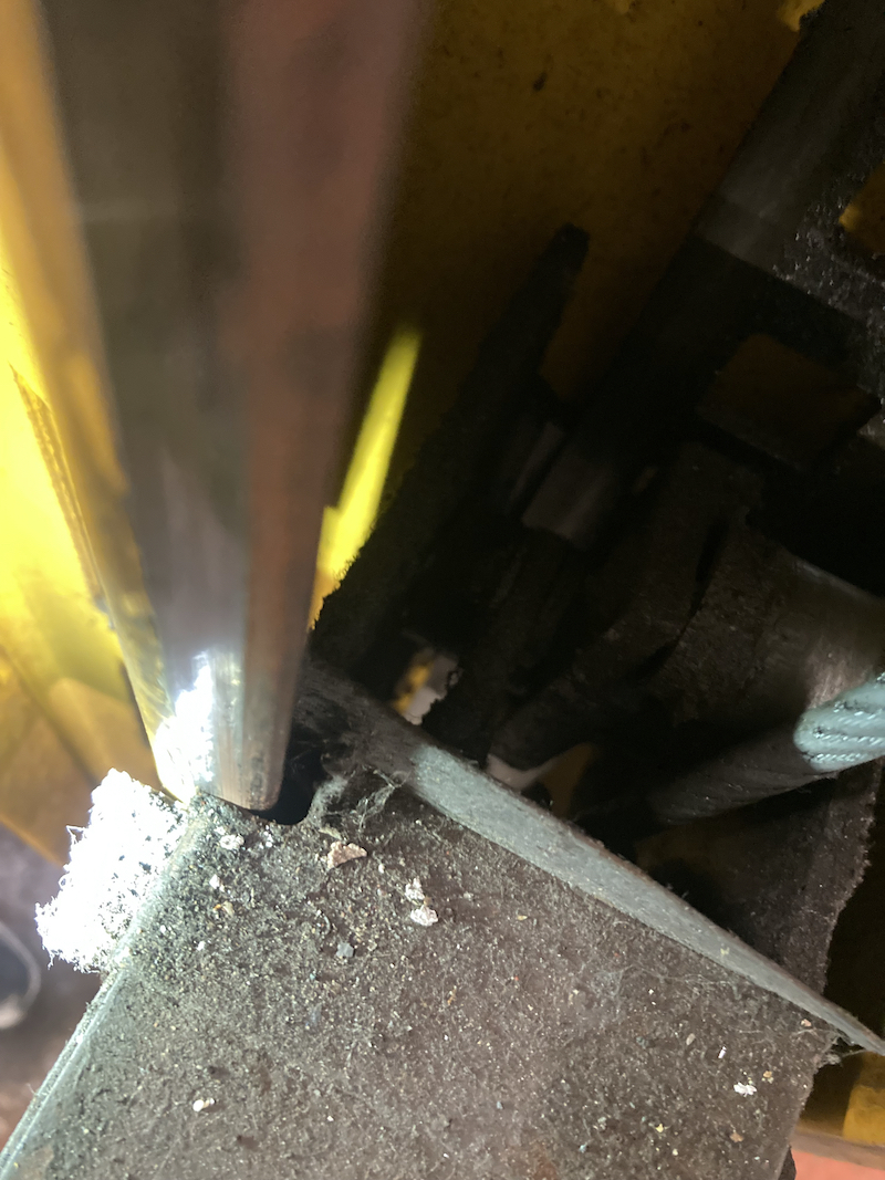 ThurraUK's tweet photo. A 4 post vehicle lift - incorrectly levelled load bed. It has worn through its post guide blocks and through the corner structure of the load bed.
Thankfully this was identified before catastrophic failure of the vehicle lift.
#vehiclelifts #engineeringinspections https://t.co/2nwTnKwRyH