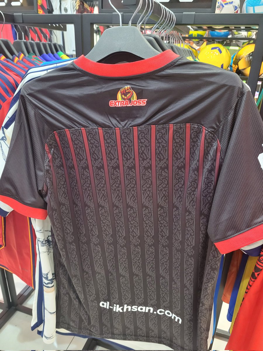 wanfakhrul23's tweet photo. Jersi pertama kelab Liga M3 berada dalam koleksi peribadi musim ini semestinya Sarawak United (Home) 2023.
Size M | RM99
Tadi beli di Al-Ikhsan IOI City Mall. Ada juga di Al-Ikhsan Alamanda & cawangan terpilih lain.
#SarawakUnited #Encang #LigaM32023 #AFL #MisiKumpulJersi2023 https://t.co/yaJFZTcU8h