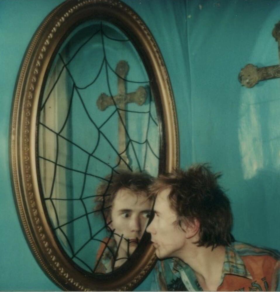 RogerTheShame's tweet photo. On parle notamment de Public Image Ltd. (PIL), le groupe post-Sex Pistols de John Lydon, dans “The Public Image”, l’épisode 8 du podcast #SublimationIsBack. Sa discographie est explorée chronologiquement et des liens sont faits avec celle de Killing Joke.
https://t.co/es6ylMeI5h https://t.co/i6n8ZEFx51