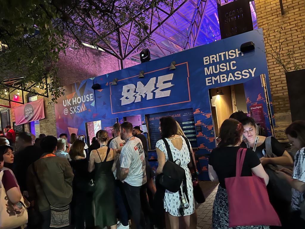 RenderHeads's tweet image. RenderHeads are honoured to be providing live reactive visuals for the British Music Embassy #UKHouse for SXSW 2023 in partnership with 2LK. #SXSW #SXSW2023 #InteractiveSoftware