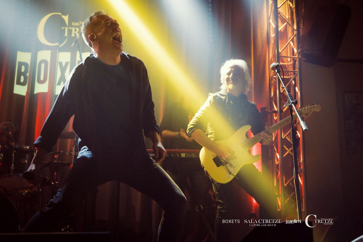 boxets's tweet image. 🎤 Moments del concert a @CTretzePirineus (La Pobla de Segur).

📷 Fotografia espectacular de @joanllimi 

🔥 Amb ganes de tornar-hi!!

🤘🏻 Salut i rock

#boxets #concerts #noudisc #gris
@TempsRecord