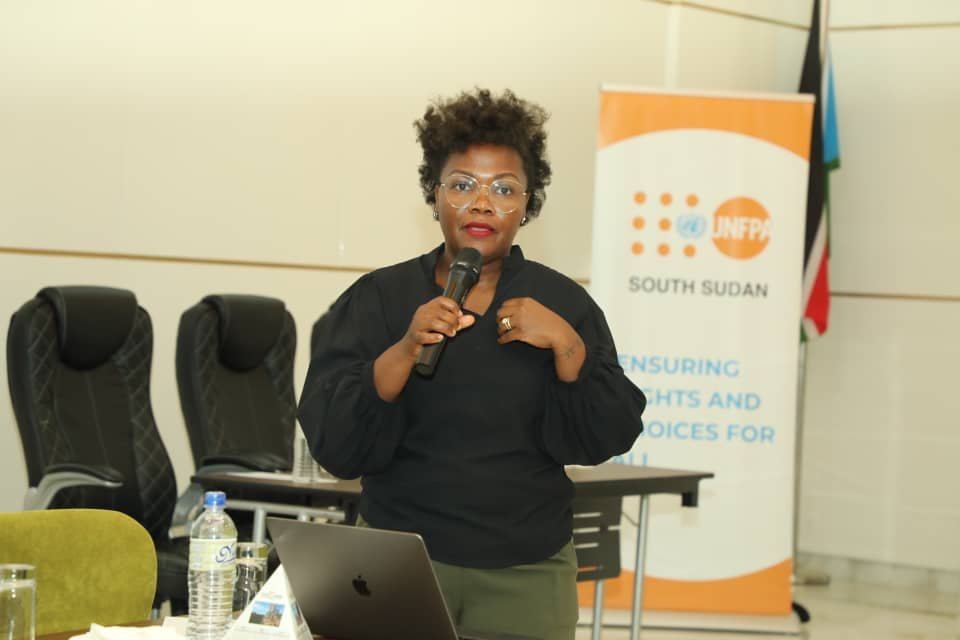 UNFPASouthSudan's tweet photo. Today @UNFPA 🇸🇸 country office is undergoing a Human Rights-Based Approach training by Dr. @Lasterbosire 

HRBA training aims to provide staff with  knowledge &amp; skills needed to integrate human rights-based approaches into their programs, implementation, monitoring, &amp; evaluation https://t.co/QfY5IkqkBC