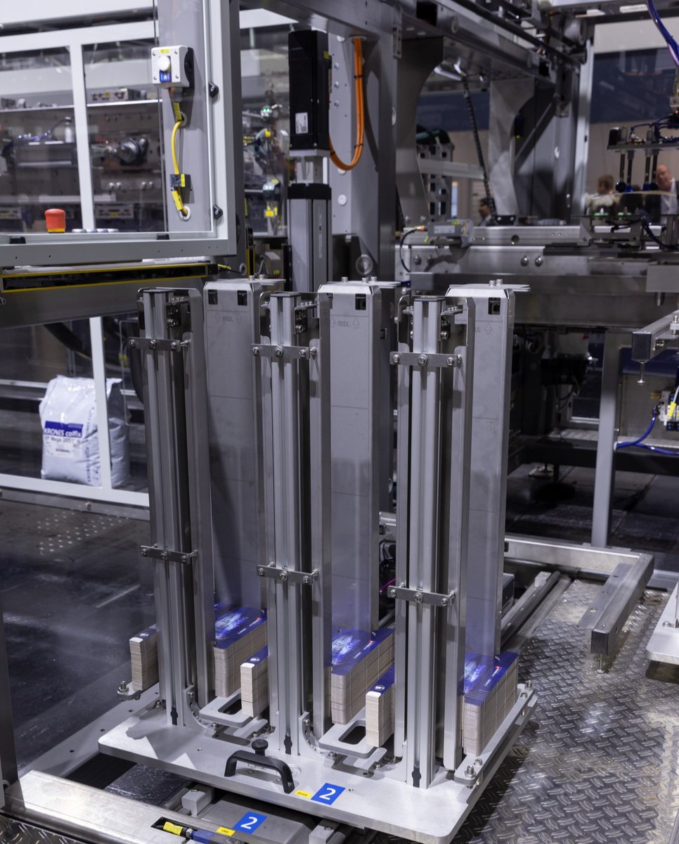 KronesAG's tweet photo. Freedom of packaging!π¦ The modular design of our #VarioPac Pro offers flexibility for the production of different packaging variants. Changes in the packaging concept? No problem!β
π€ It can be easily converted or expanded at any time. #Krones #KronesAG #GermanBlingBling https://t.co/3hNEJMLkGz
