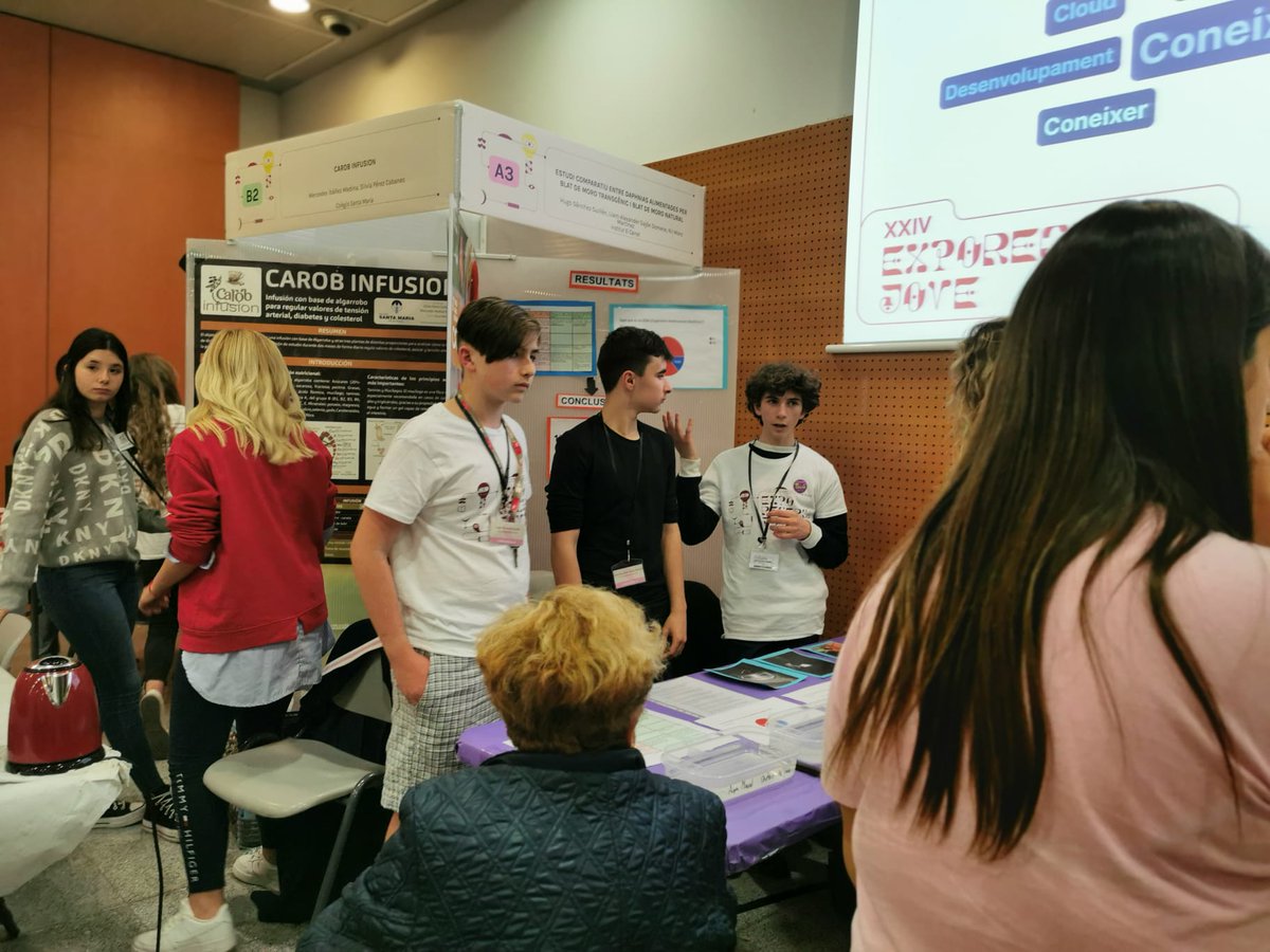 INSElCairat's tweet photo. Recta final a l'#Exporecerca. Parlem de transgènic, dones i cine, dismorfia, bioètica I microbis i clor. Expliquem les nostres recerques. https://t.co/EP7LonxEpd