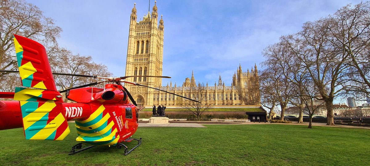 HeliPilotsam's tweet photo. I'm amazingly privileged to fly @LDNairamb, #helimed27 at one of the more recognisable landing sites recently. https://t.co/ayyn06weTd