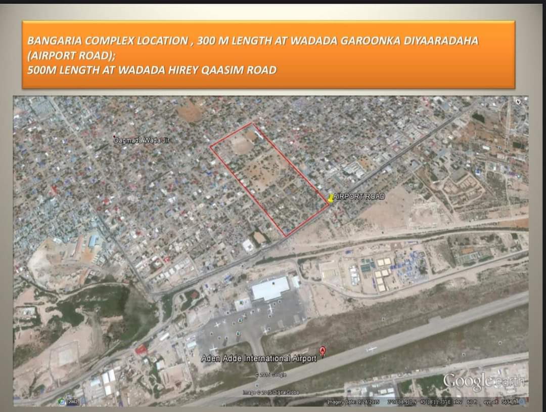DailyJubba's tweet photo. EXPOSÉ:

In his first term, president Hassan Sheikh Mohamud issued a decree demanding people to move out from area around the international airport in #Mogadishu, this prime land was later given to his family members, close relatives & friends.

10 years later, he has issued a similar letter this time through his handpicked Mayor demanding that people move out from a prime land that belongs to the Central Bank of Somalia. 

When 1200 people are eventually evicted from the land called Bangariyada, Hassan Sheikh, his family and other prominent businessmen have laid plans to erect a sprawling intricate complex in its place. This is contrary to all and every existing law that safeguards government property for the public’s common good use.

The @DailyJubba obtained the plans for how the complex will look like once the land is essentially looted by the president and his circle. 

Do you think this is something worthy of the president who has been entrusted with the rebuilding of the Somali state? Tell us what you think.