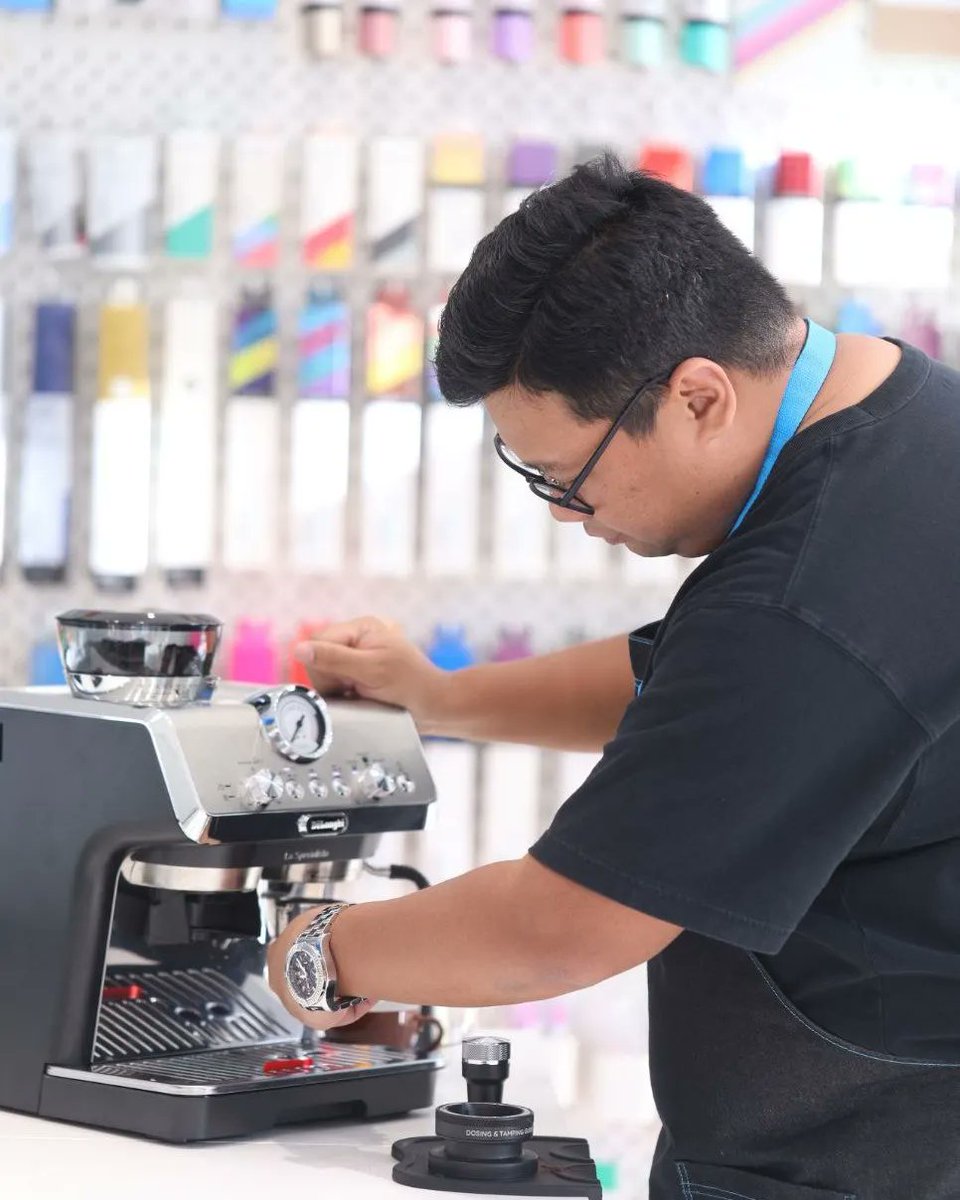 chefedward's tweet photo. Uy mga kape-holics dyan hope you could support! We opened our 1st ever retail concept inside the new @googlygooeys shop along E.Rod in QC! We sell coffee machines and beans and if I'm there pagtimplahan ko pa kayo ng kape hehe. Salamat! Ang mag RT may free thoughts and prayers 🤣 https://t.co/wZlKJnf9uD