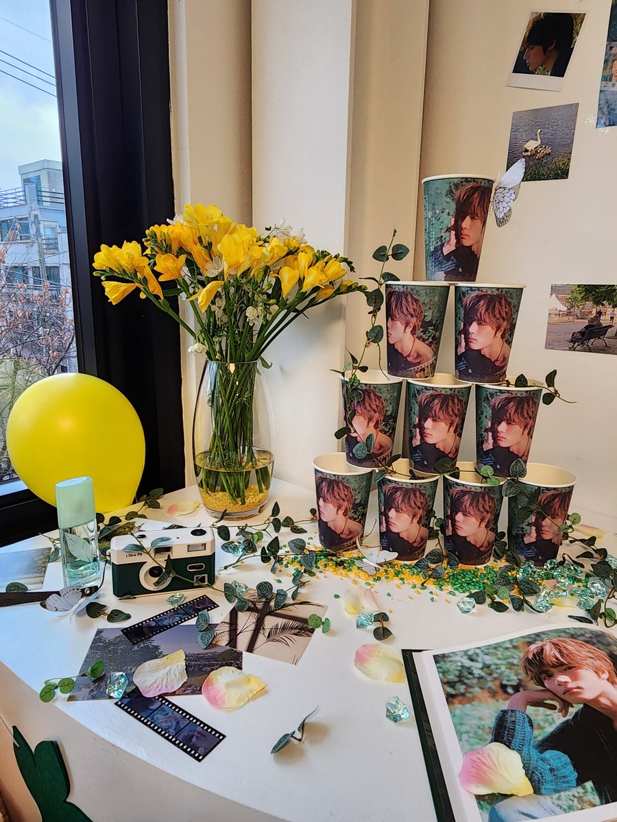 블루로그
#영원히_기억될_우리의_봄_나의_범규 

첫 카페!! 선착 기다렸는데 무사히 북마크를 받았답니다 >< 아기곰돌쿠키 너무너무 귀여웠구 범규존이 정말로 사랑스러웠어요... 비가 내리던 날 여기 봄이 있었다...💛