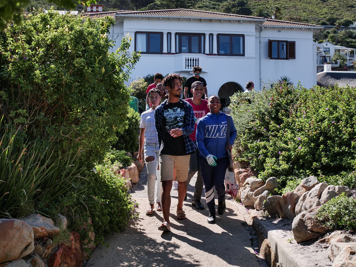 sharkcentre's tweet photo. The #MarineExplorers from Eco Active visited our team at the centre last week. 🤿
The day was centred around the theme of #humanimpact 👊🏽! We played Survive the Century, discussed ways that we can impact our planet positively, and ended the day with a #beachclean! https://t.co/9rdIy3mcb1