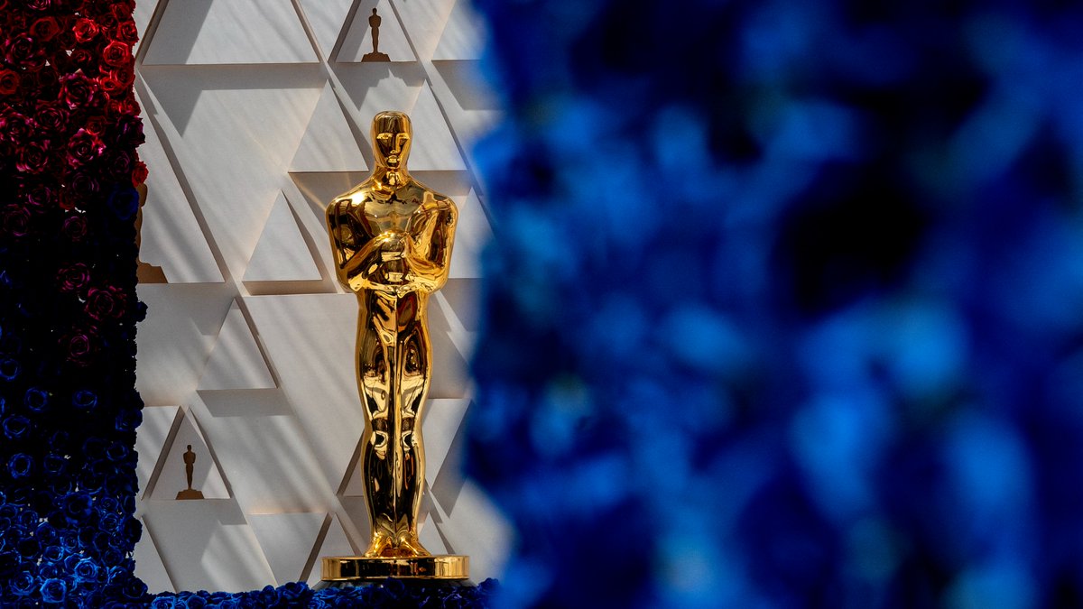 Eurosport_IT's tweet photo. Puoi assegnare un Oscar alla carriera al Miglior Sportivo italiano, a chi lo dai? 🇮🇹✨

#Oscars | #Oscars95 | #Oscars2023 https://t.co/SXBkZRlVhe